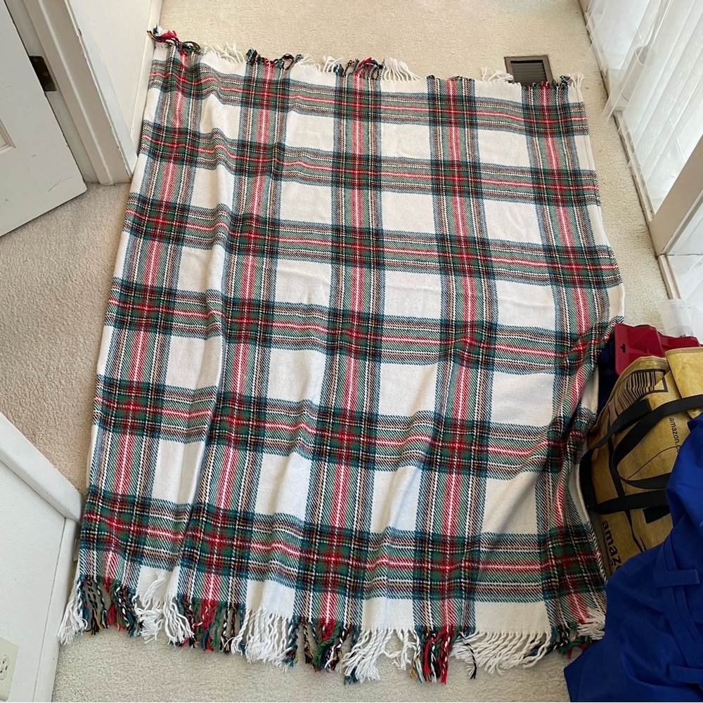 Texteis Penedo Red Green Plaid Fringe Portugal Throw Blanket